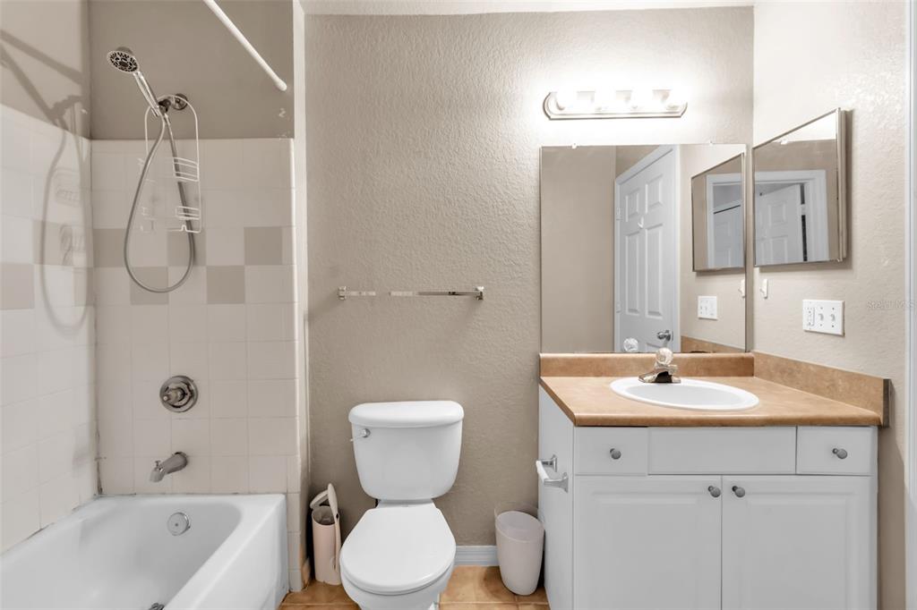 5541 Rosehill Road, Unit 202 Sarasota, FL 34233 - Photo 40 of 47