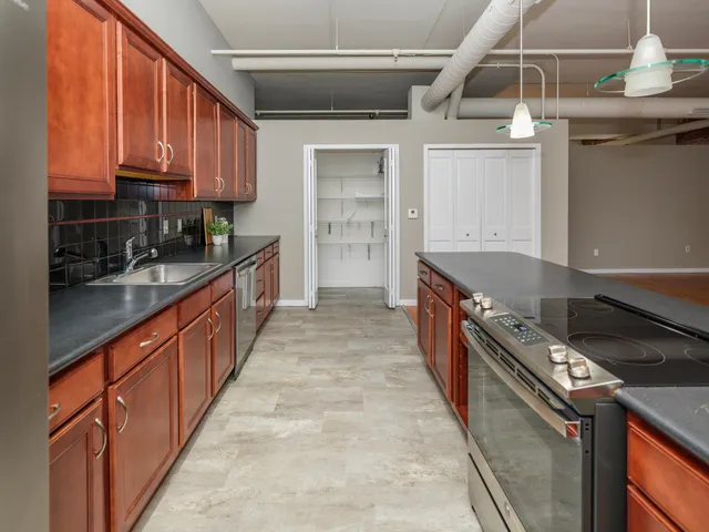 $249,000 | 125 South Kalamazoo Mall, Unit 605, Kalamazoo, MI 49007