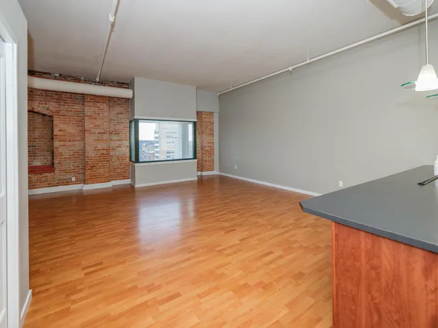 $249,000 | 125 South Kalamazoo Mall, Unit 605, Kalamazoo, MI 49007