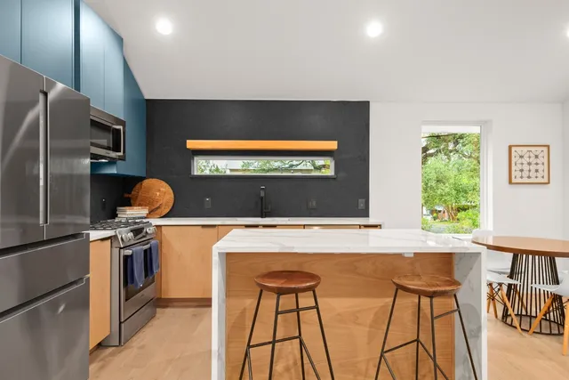 $700,000 | 2416 East 10th Street, Austin, TX 78702