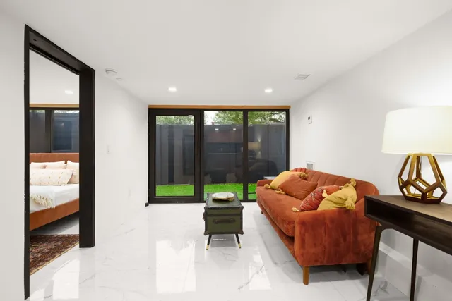 $700,000 | 2416 East 10th Street, Austin, TX 78702