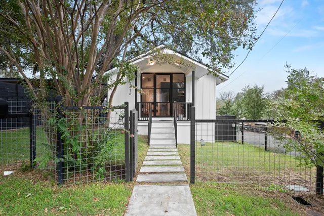 $700,000 | 2416 East 10th Street, Austin, TX 78702
