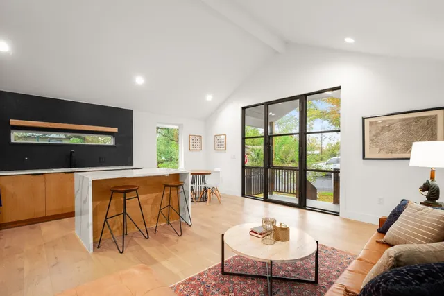 $700,000 | 2416 East 10th Street, Austin, TX 78702