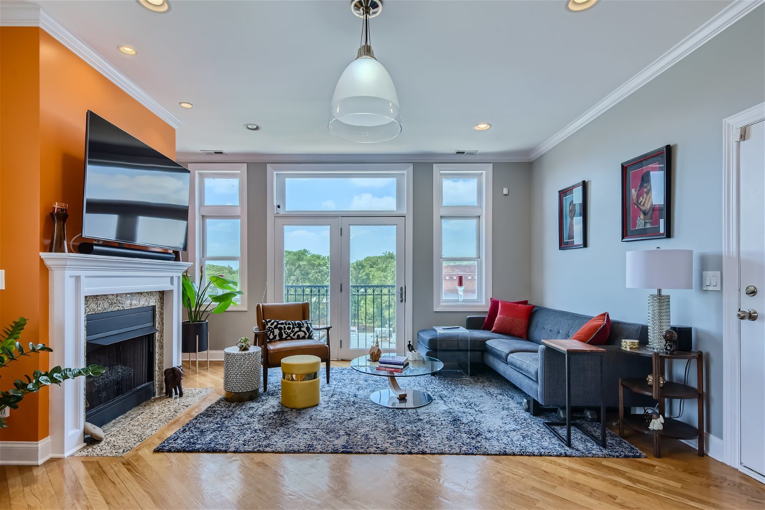3719 South Indiana Avenue, Unit 4S Chicago, IL 60653 - Photo 5 of 17 a living room with furniture fireplace and flat screen tv