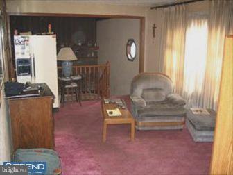 359 4th Avenue Lindenwold, NJ 08021 - Photo 3 of 4 Living Room