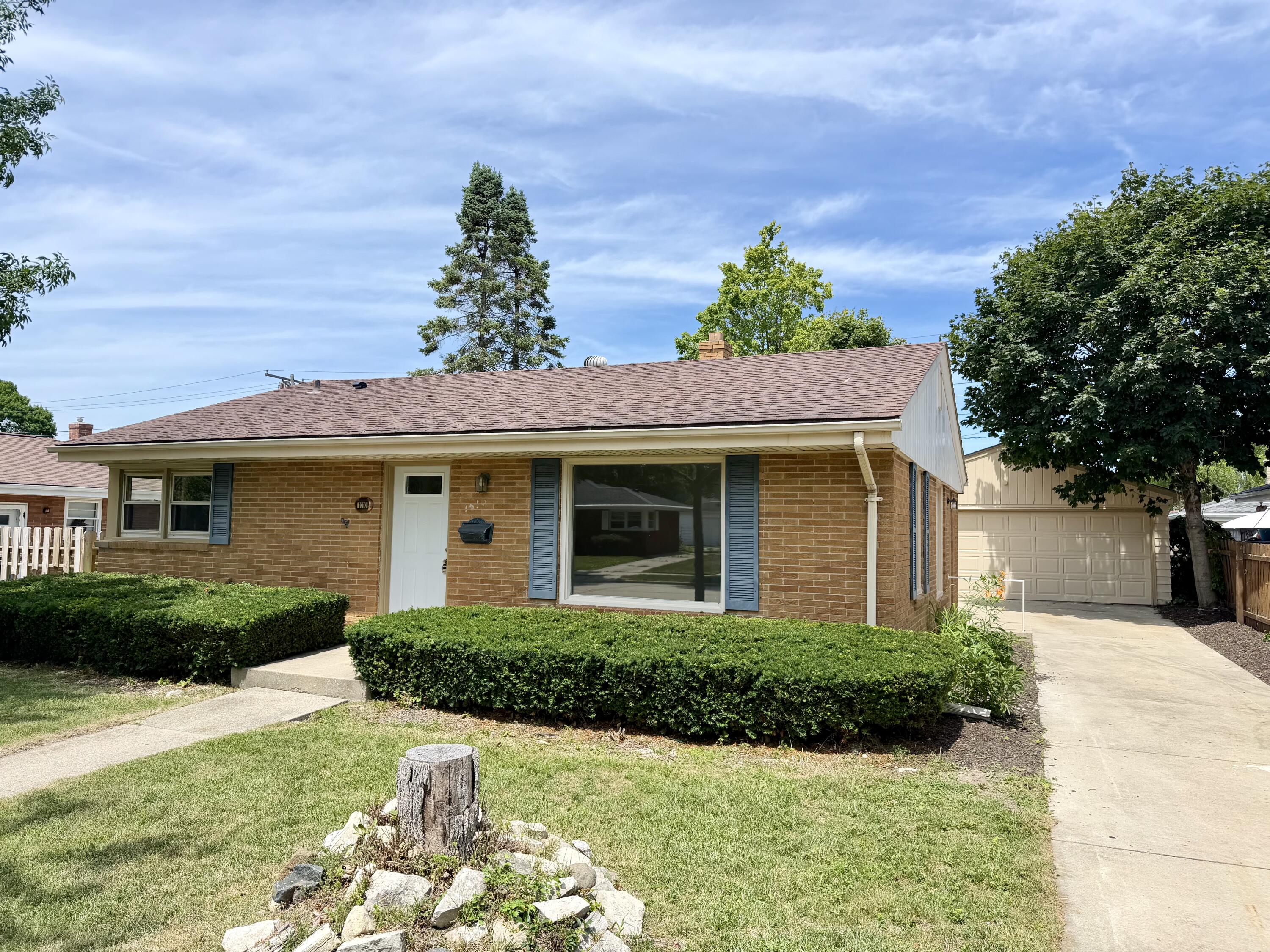 1010 Shorecrest Drive Racine, WI 53402 - Photo 1 of 14 Front