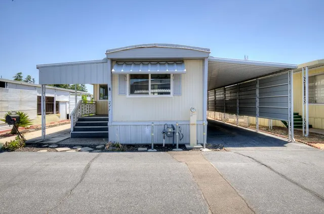 $65,200 | 1724 Minnewawa Avenue, Unit 227, Clovis, CA 93612