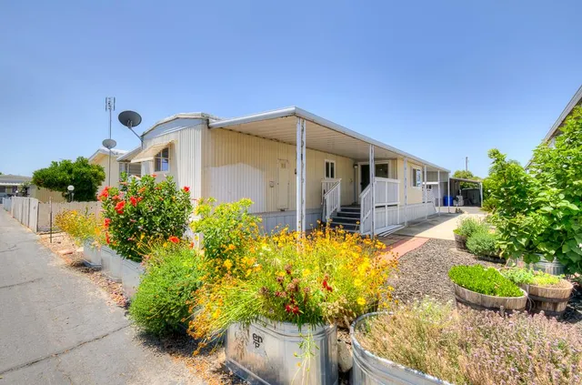 $65,200 | 1724 Minnewawa Avenue, Unit 227, Clovis, CA 93612