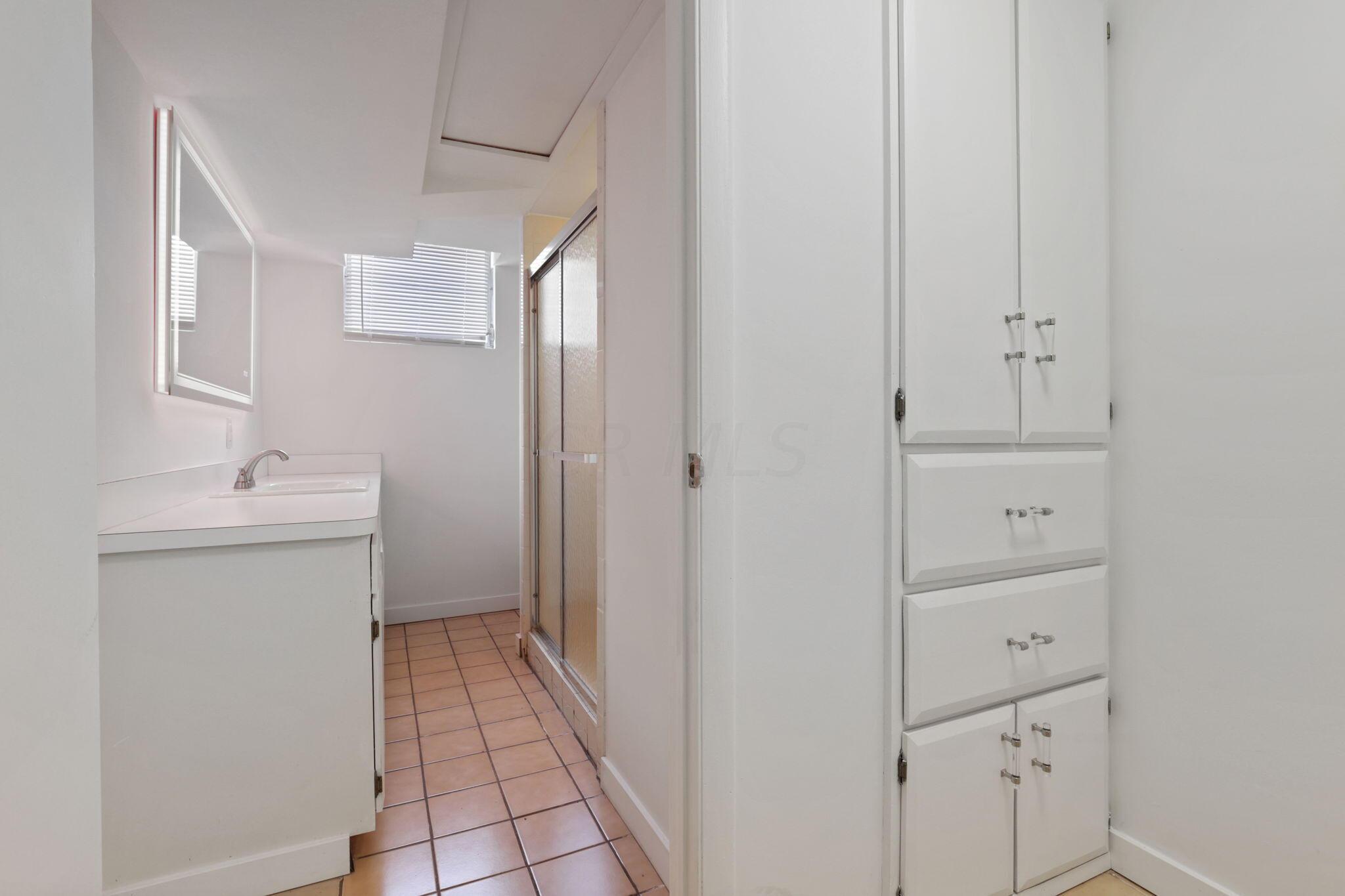 2663 Charing Road, Unit C Columbus, OH 43221 - Photo 22 of 30 54-web-or-mls-0N4A6072
