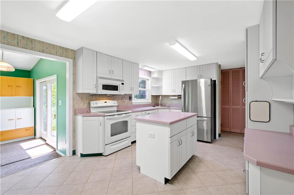 1308 Rolling Meadow Road Pittsburgh, PA 15241 - Photo 9 of 25 Gallery Image 9
