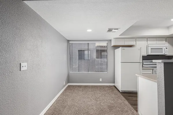 $1,350 | 1077 West 1st Street, Unit 203, Tempe, AZ 85281
