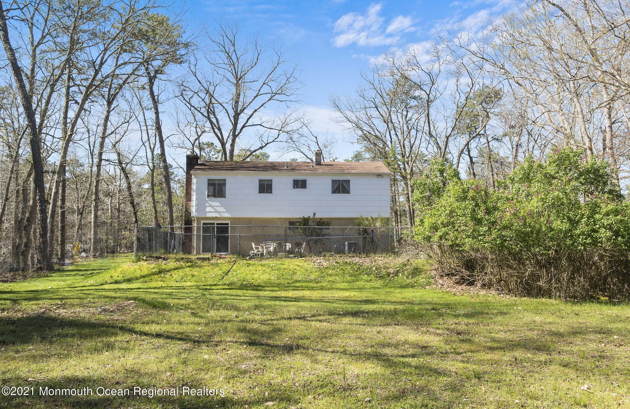 983 Toms River Road Jackson, NJ 08527 - Photo 22 of 23 Back of House