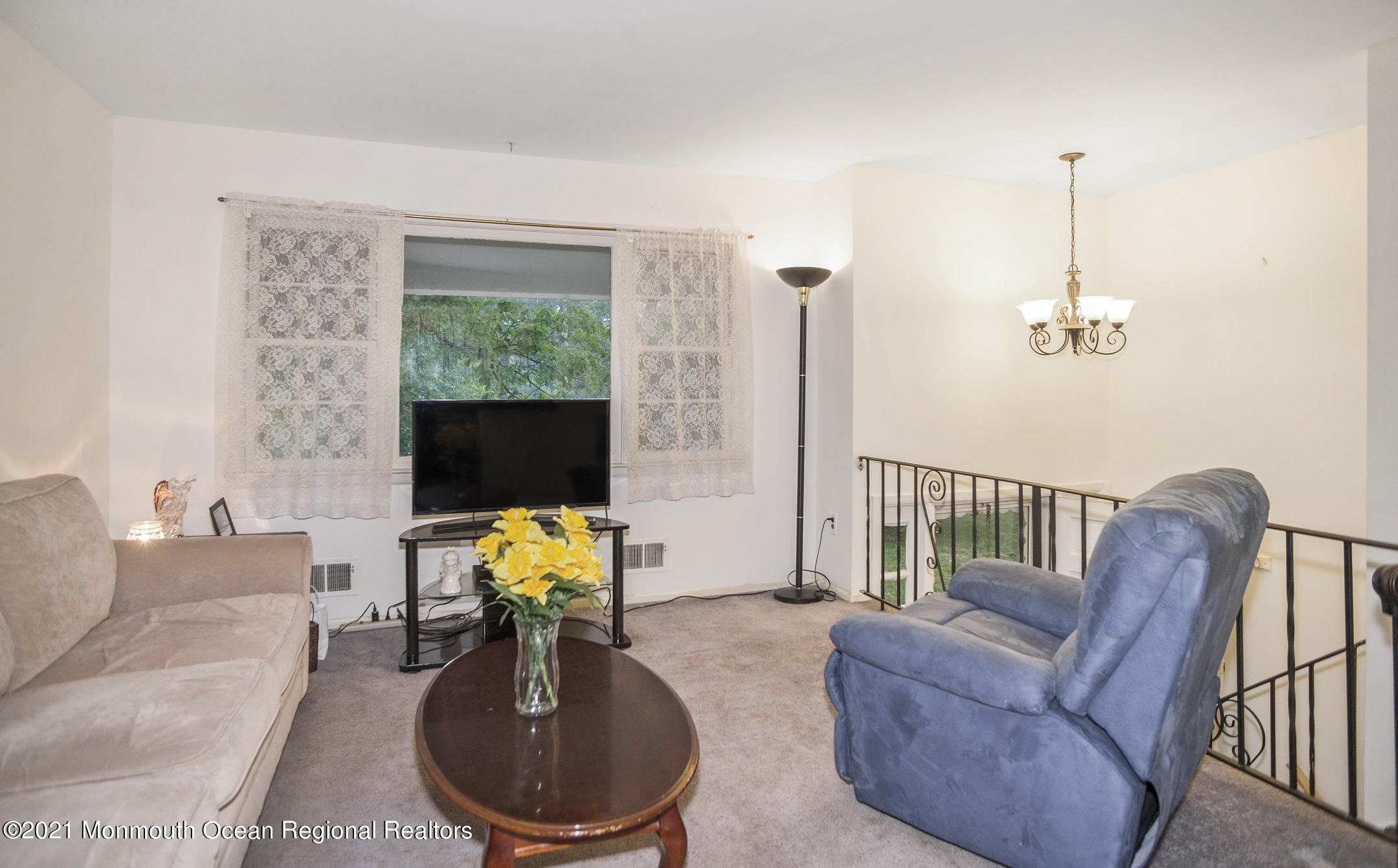 983 Toms River Road Jackson, NJ 08527 - Photo 4 of 23 Living Room