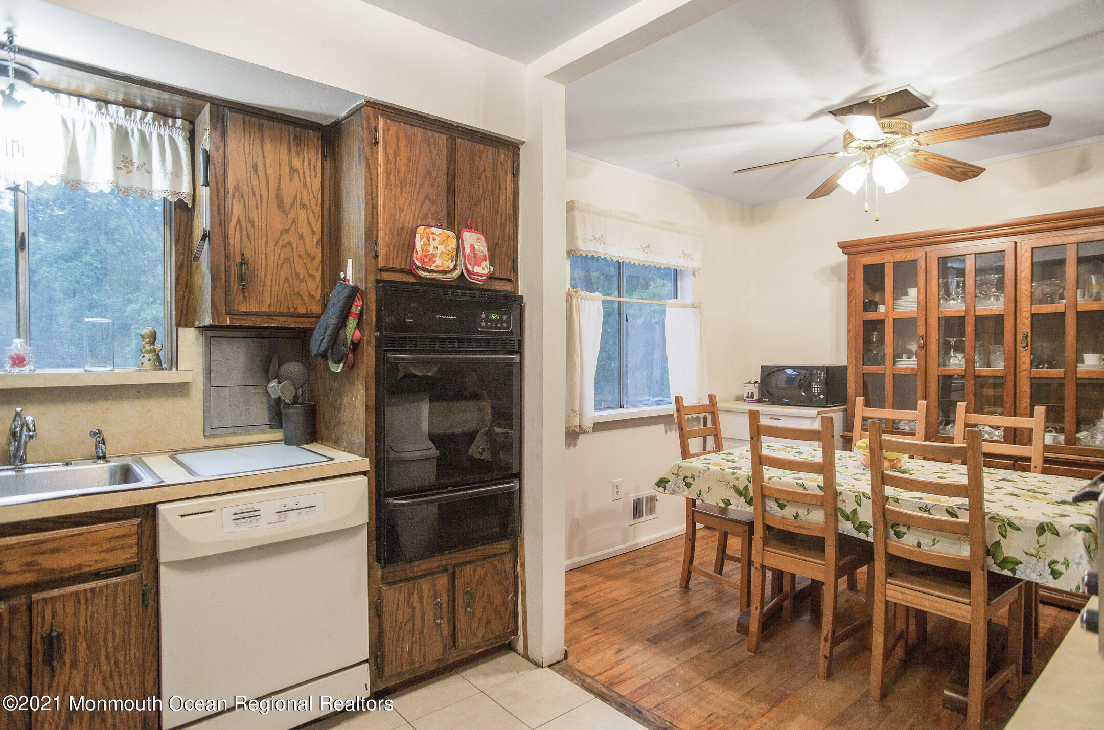 983 Toms River Road Jackson, NJ 08527 - Photo 8 of 23 Kitchen