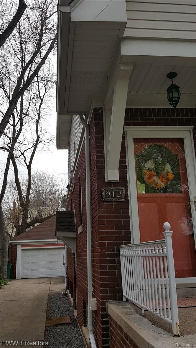 912 Barrington Road Grosse Pointe, MI 48230 - Photo 2 of 26 Porch Side Drive to Garage