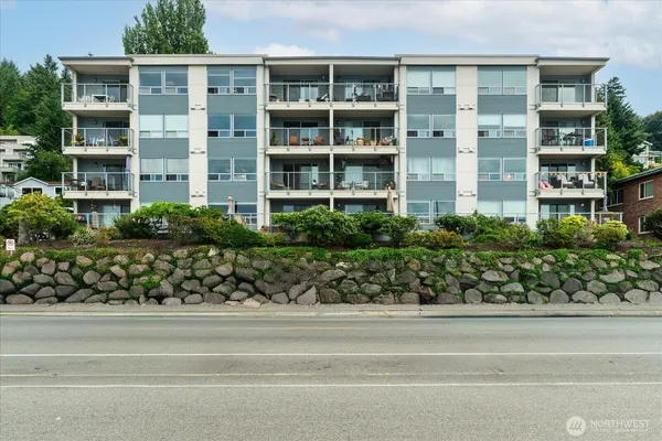$834,000 | 2200 Alki Avenue Southwest, Unit 203, Seattle, WA 98116