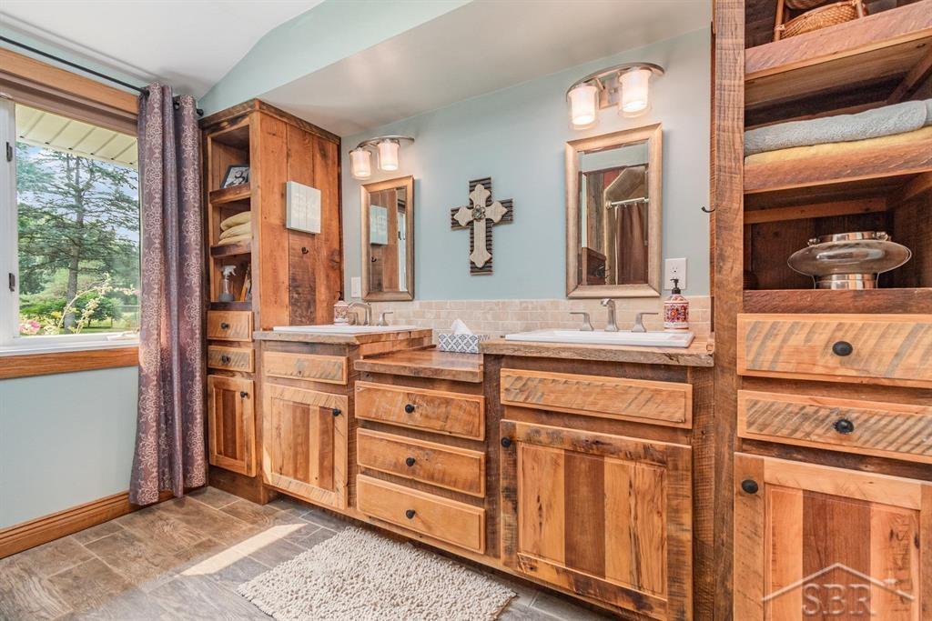 387 East Dopp Road Midland, MI 48640 - Photo 22 of 47 50184437-4176f7e5-0b3c-4618-baab-ee888353edca.JPG