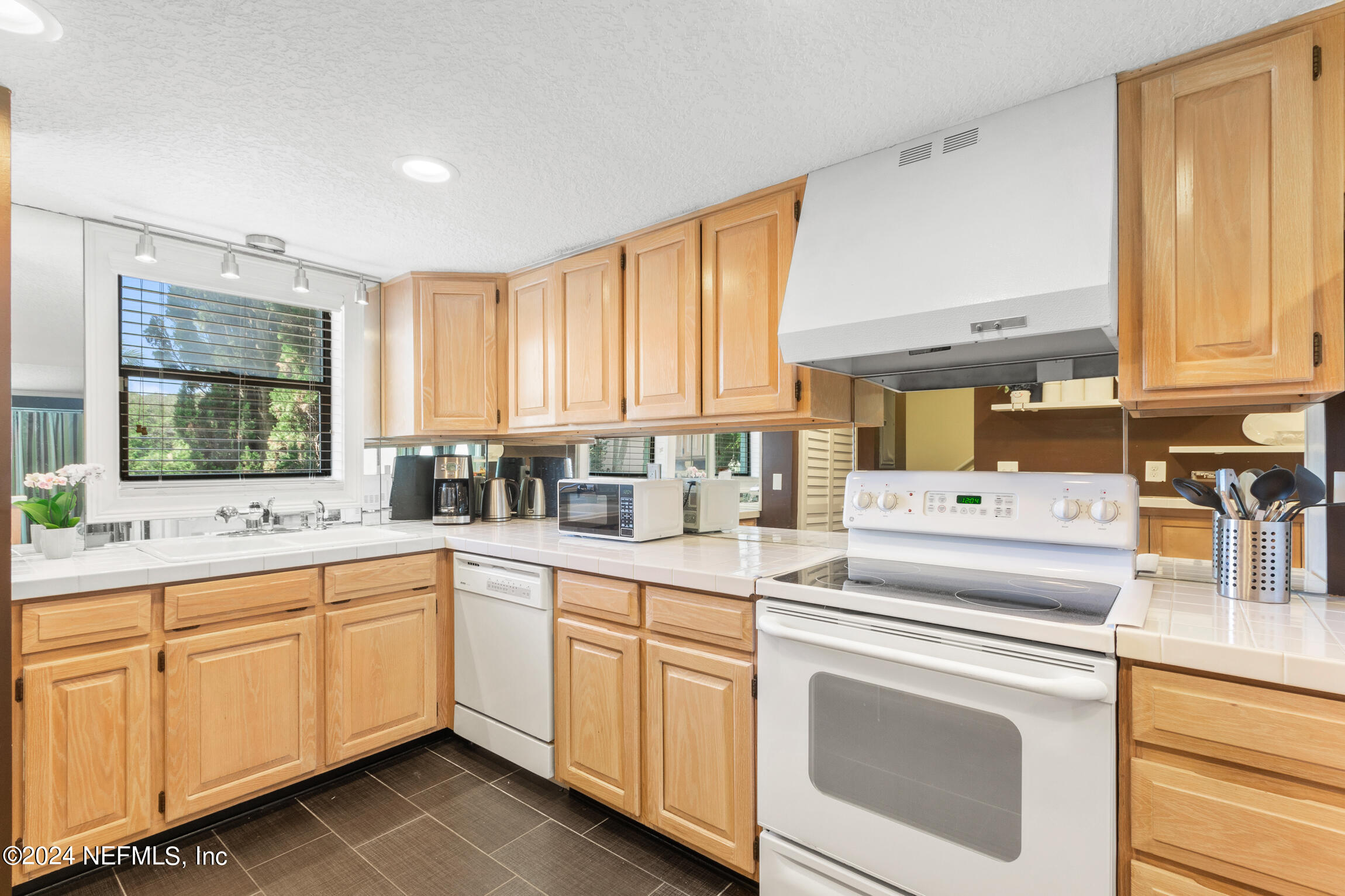 2233 Seminole Road, Unit 4 Atlantic Beach, FL 32233 - Photo 20 of 44 2233 Seminole Rd - WebSized-11