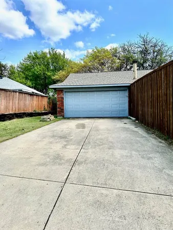 a view of a backyard of the house