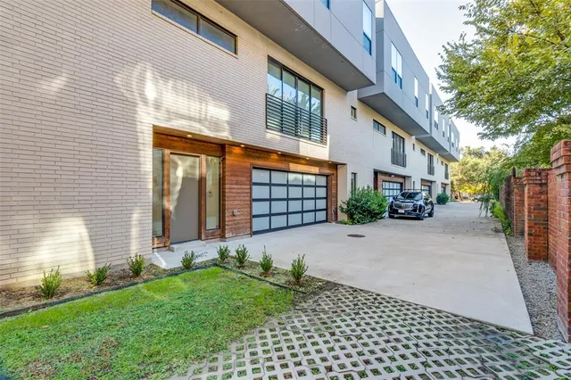 a view of a house with a yard and garage