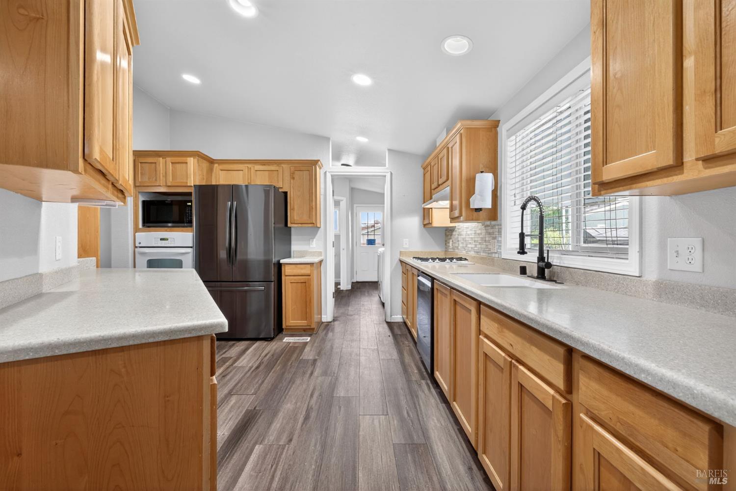 24 Leisure Park Circle Santa Rosa, CA 95401 - Photo 19 of 42