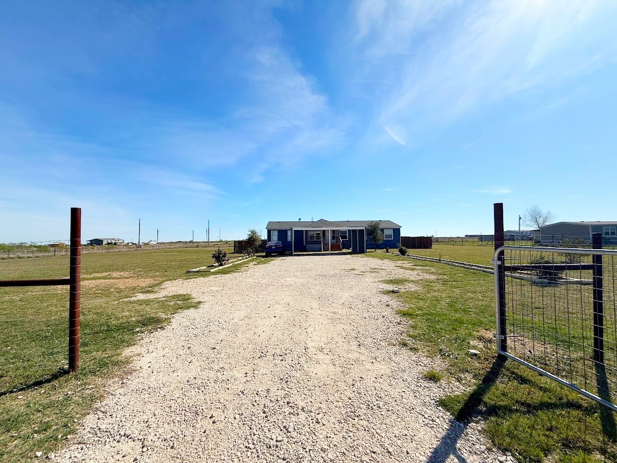 2709 County Road 463 Elgin, TX 78621 - Photo 5 of 25 a view of a ocean view