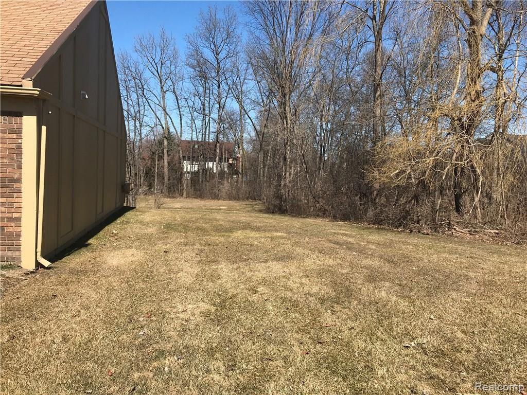 2367 Rochelle Park Drive, Unit 140 Rochester Hills, MI 48309 - Photo 4 of 26 Gallery Image 4