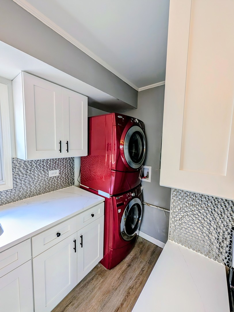 267 Arrowhead Street Park Forest, IL 60466 - Photo 5 of 12 a utility room with dryer and washer