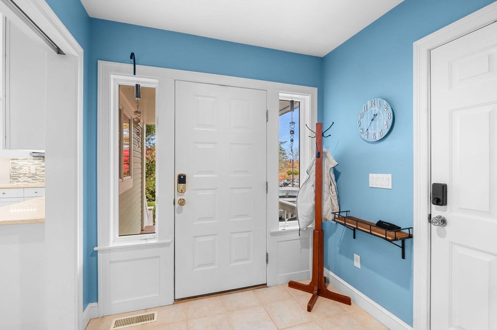 1 Court Lane Ipswich, MA 01938 - Photo 5 of 40