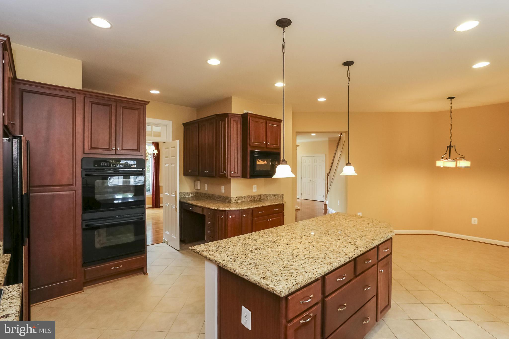 24905 Pinebrook Road Chantilly, VA 20152 - Photo 14 of 30 Kitchen