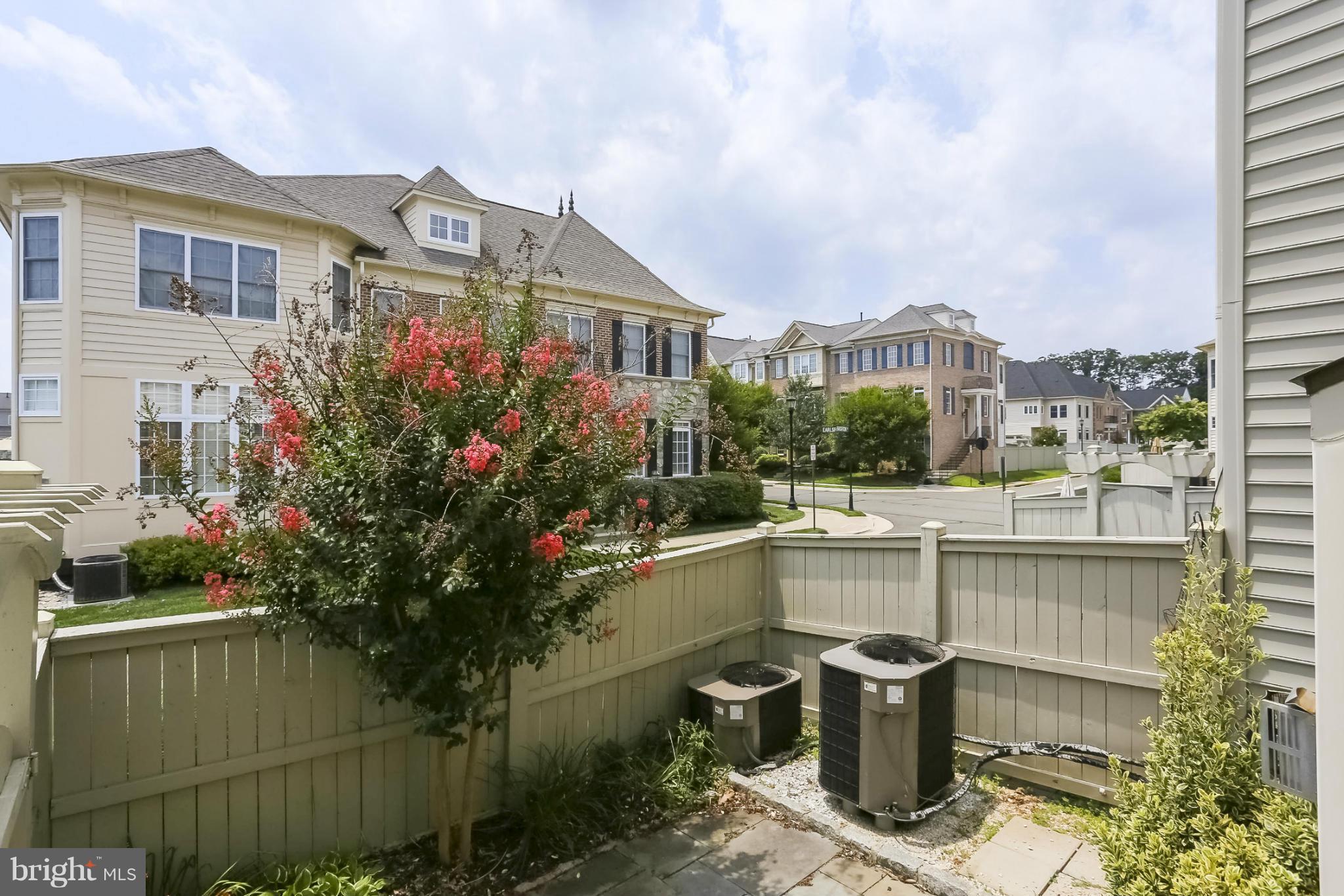 24905 Pinebrook Road Chantilly, VA 20152 - Photo 22 of 30 Exterior (Rear)