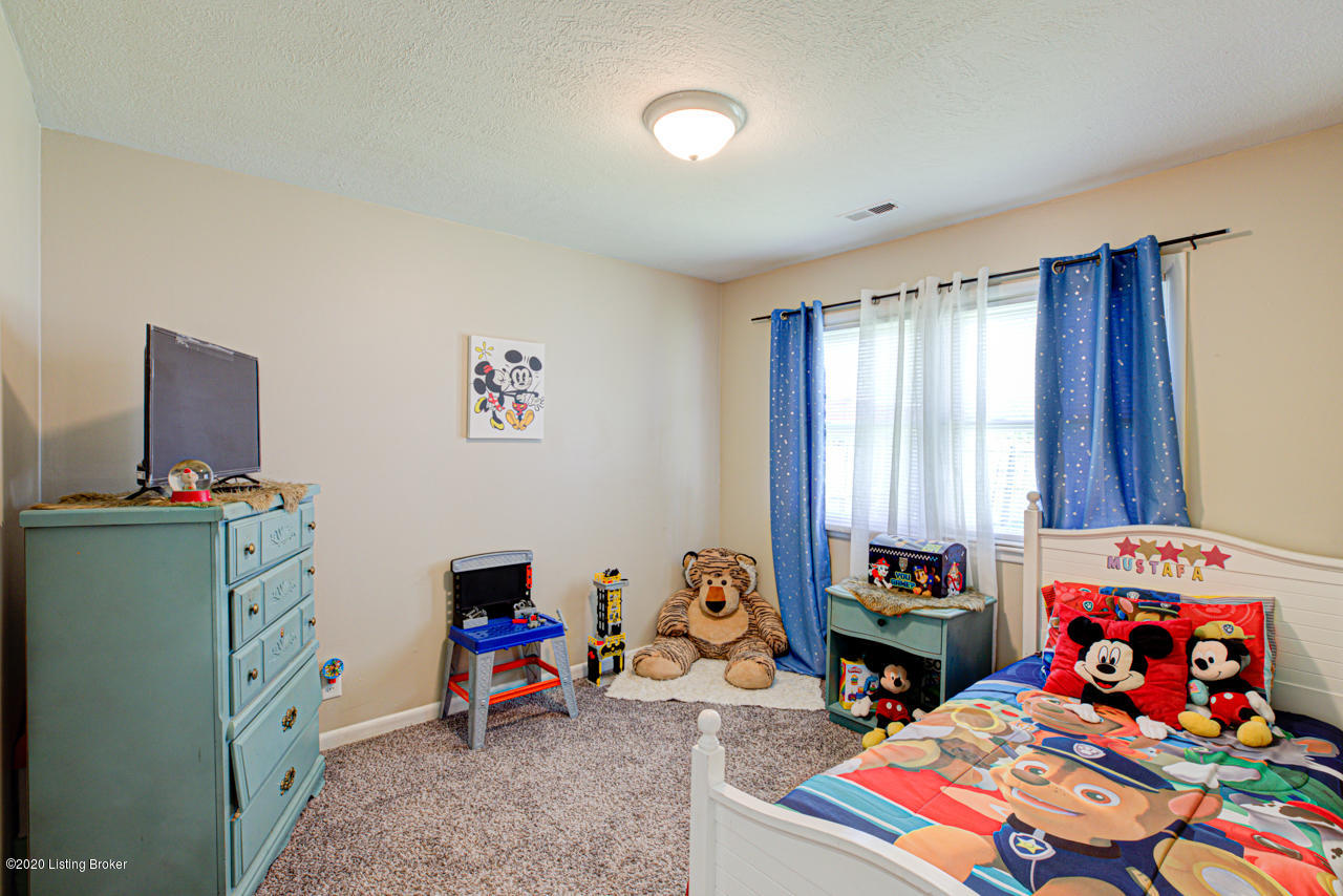 5518 Rustic Way Louisville, KY 40218 - Photo 12 of 21 Bedroom