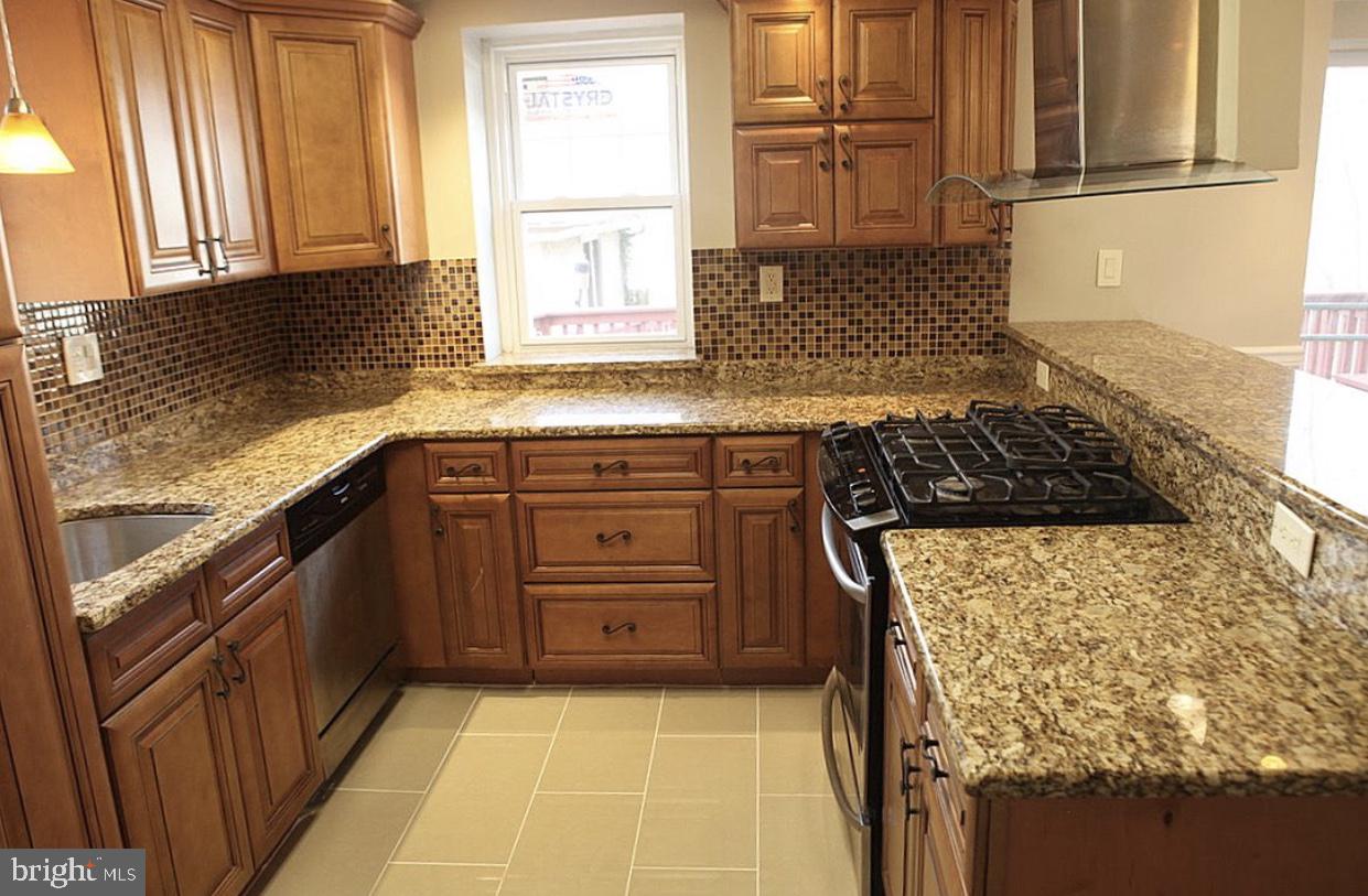 7221 Hilltop Road Upper Darby, PA 19082 - Photo 7 of 30