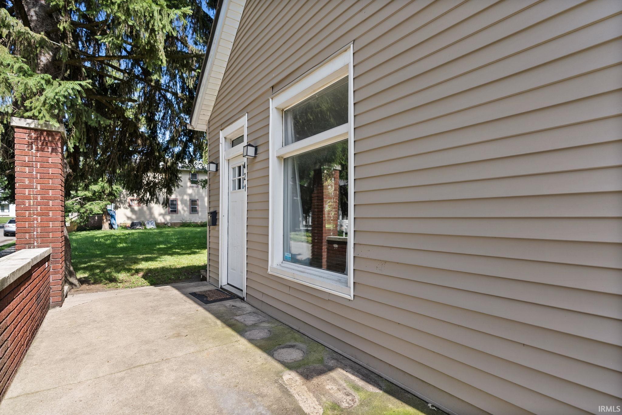 421 Poplar Street Fort Wayne, IN 46802 - Photo 3 of 37