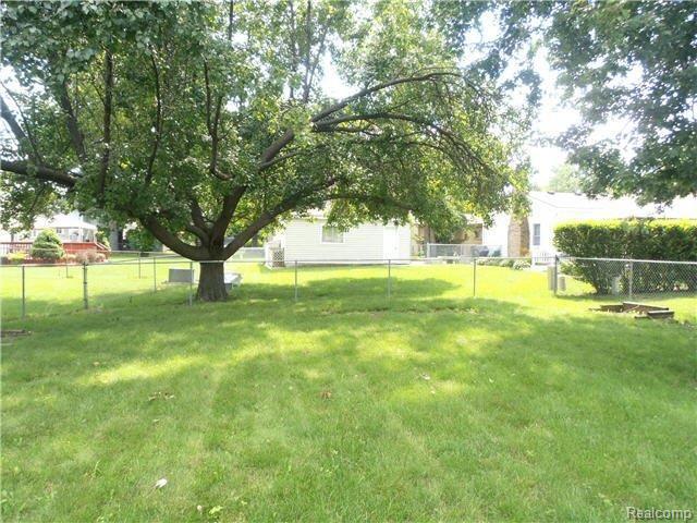 21645 Hall Road Trenton, MI 48183 - Photo 2 of 18 Nice lot (91x120) w/fenced yd