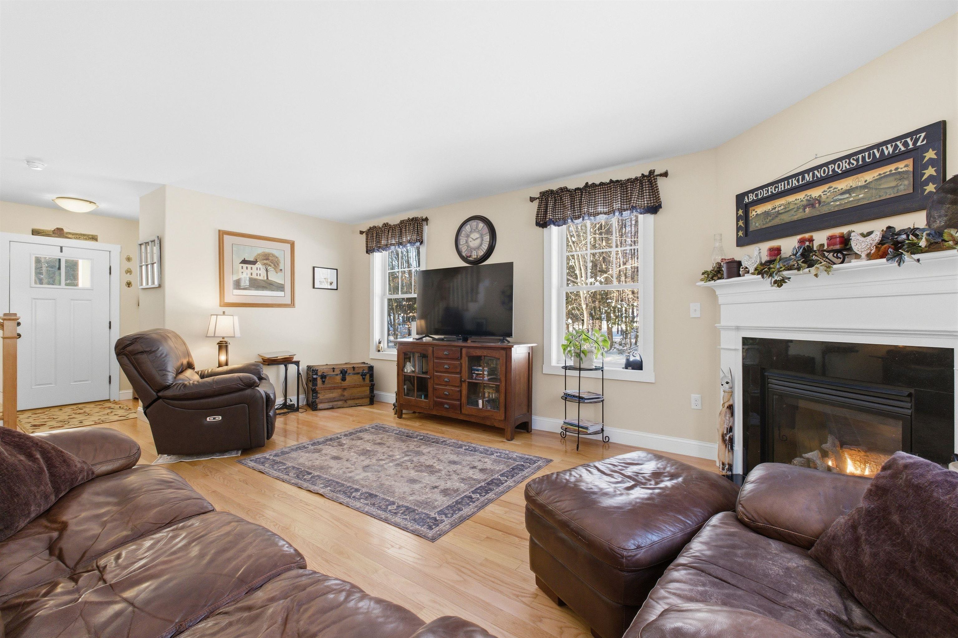 13 Dow Road Mont Vernon, NH 03057 - Photo 5 of 46