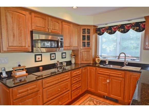 14 Lewis Road Kittery, ME 03904 - Photo 2 of 35