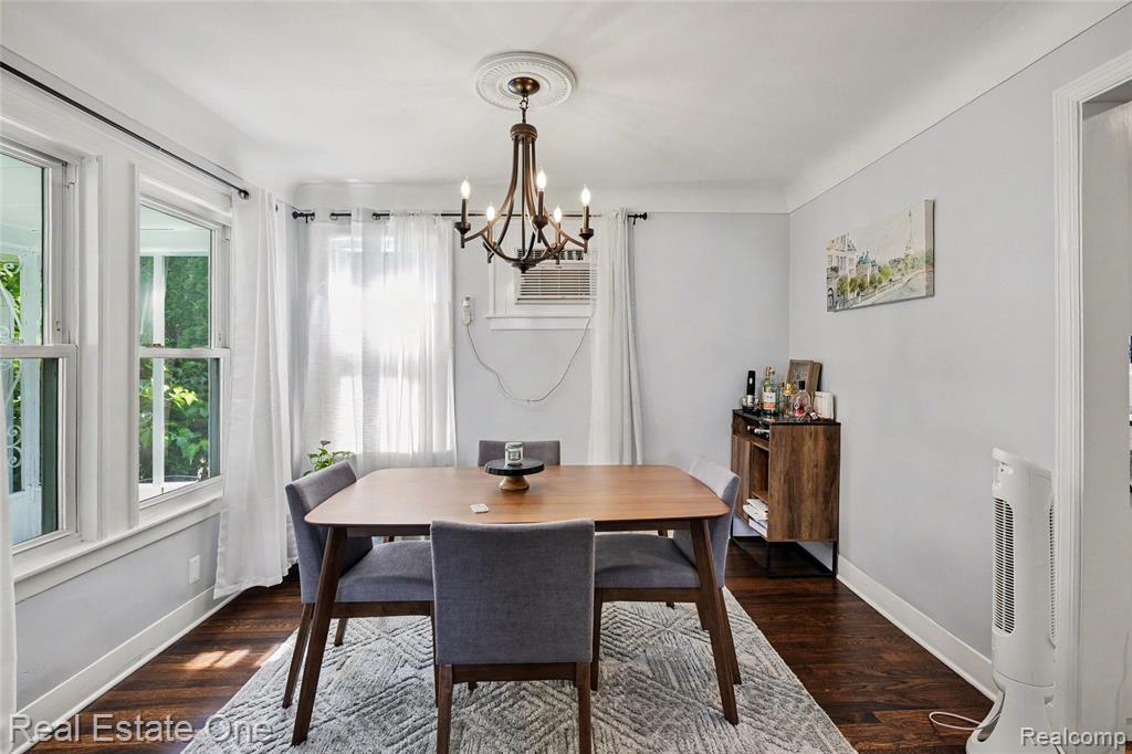2073 Roslyn Road Grosse Pointe Woods, MI 48236 - Photo 8 of 30