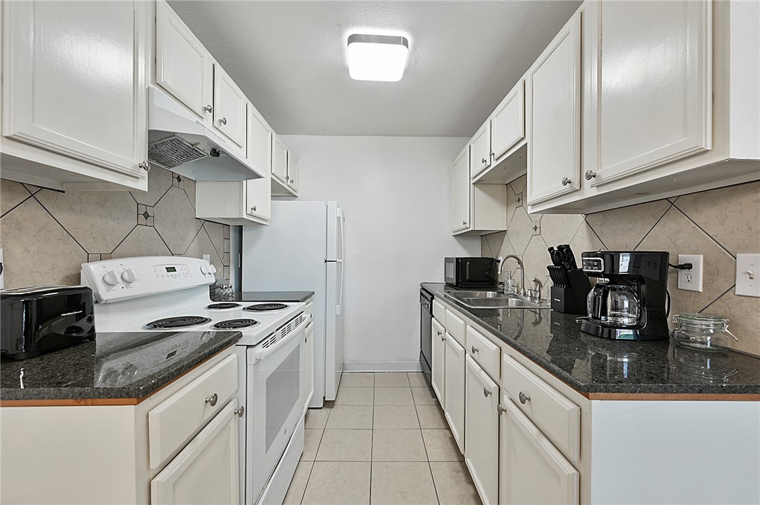 1537 Pine Ridge Drive, Unit D College Station, TX 77840 - Photo 6 of 12