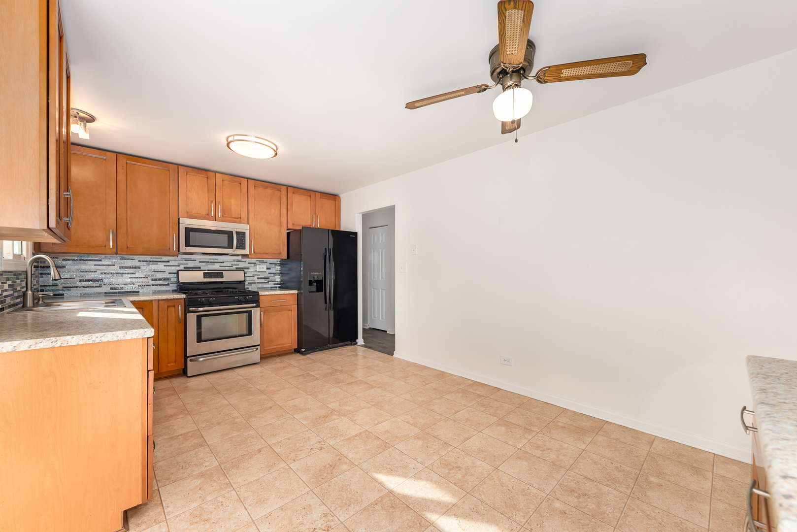 683 Rockhurst Road Bolingbrook, IL 60440 - Photo 5 of 22
