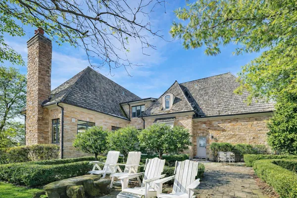 $799,000 | 1420 West Longwood Drive, Woodstock, IL 60098