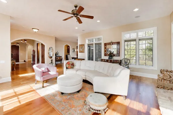 $799,000 | 1420 West Longwood Drive, Woodstock, IL 60098
