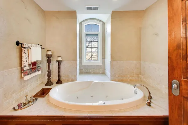 $799,000 | 1420 West Longwood Drive, Woodstock, IL 60098