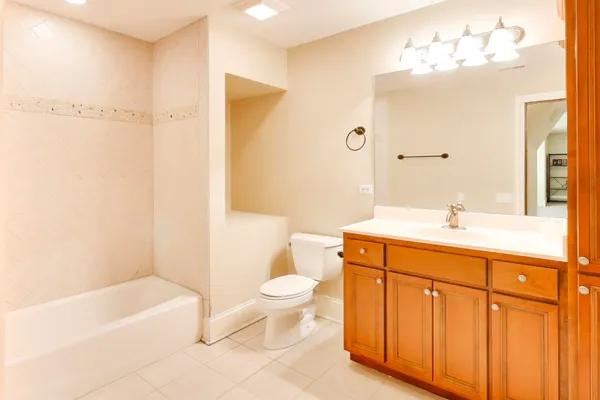 $799,000 | 1420 West Longwood Drive, Woodstock, IL 60098