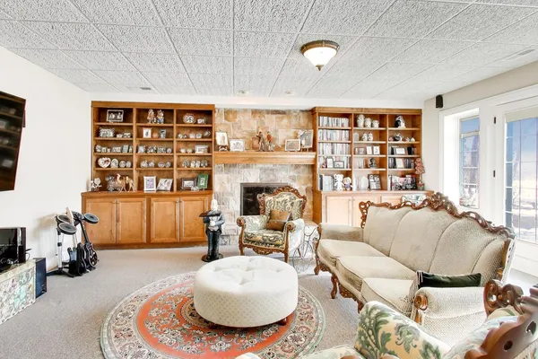 $799,000 | 1420 West Longwood Drive, Woodstock, IL 60098