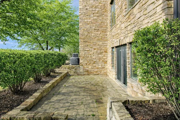 $799,000 | 1420 West Longwood Drive, Woodstock, IL 60098