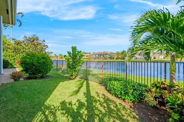 $1,095,000 | 11808 Foxbriar Lake Trail, Boynton Beach, FL 33473