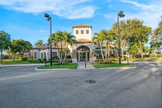 $1,095,000 | 11808 Foxbriar Lake Trail, Boynton Beach, FL 33473
