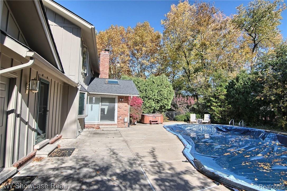 4123 Stoneleigh Road Bloomfield Hills, MI 48302 - Photo 31 of 36 Patio.jpg