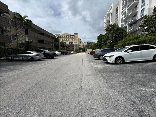 $2,350 | 8315 Southwest 72nd Avenue, Unit 101B, Miami, FL 33143